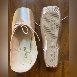 Pointe Shoes